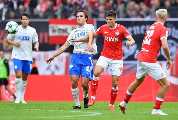 Rot Weiss Essen vs. Hansa Rostock ** FOR EDITORIAL USE ONLY ** EDITORIAL USE ONLY ** p Soccer 3rd Division, Matchday 7: Rot-Weiss Essen vs. Hansa Rostock on September 20, 2026, at the Stadion an der Hafenstrasse in Essen. Benno Johannes Dietze (Hansa Rostock), on the left, Semir Telalovic of Rot-Weiss Essen; on the right, Essen, North Rhine-Westphalia, Germany. Copyright ThorstenxTillmann Copyright: ThorstenxTillmann doc87omon0wrsm19o2vqom4 ,EDITORIAL USE ONLY Copyright: ThorstenxTillmann