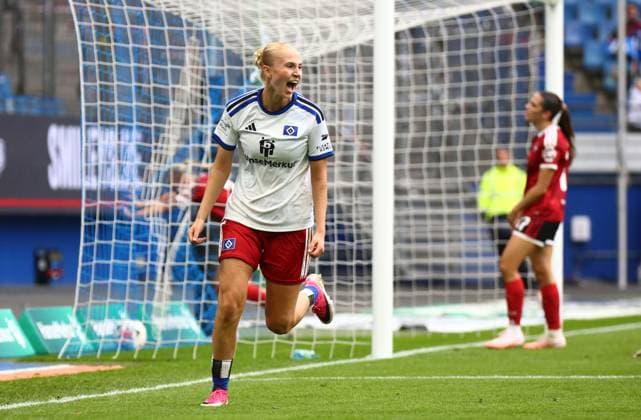 September 20, 2026, xcex, GER, Hamburg, Volksparkstadion, Women s Soccer, 1. Bundesliga, DIE LIGA, Google Pixel Women s Bundesliga 2026–2027 Season, Matchday 5, HSV, FCN, Hamburger SV vs. 1. FC Nuremberg, Paulina Bartz of HSV celebrates her goal to make it 3–0, goal celebration, cheering, joy, emotions, goal celebration with her teammates. DFL regulations prohibit any use of photographs as image sequences and or quasi-video.