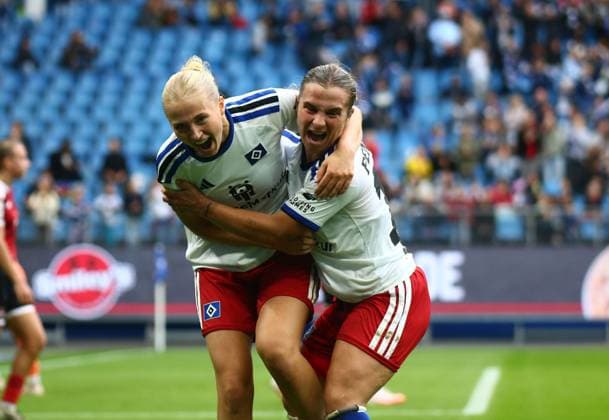 September 20, 2026, xcex, GER, Hamburg, Volksparkstadion, Women s Soccer, 1. Bundesliga, DIE LIGA, Google Pixel Women s Bundesliga 2026–2027 Season, Matchday 5, HSV, FCN, Hamburger SV vs. 1. FC Nuremberg, Paulina Bartz of HSV celebrates her goal to make it 3–0, goal celebration, cheering, joy, emotions, goal celebration with her teammates. DFL regulations prohibit any use of photographs as image sequences and or quasi-video.