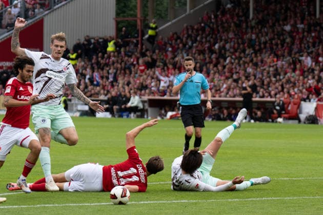 September 20, 2026: Energie Cottbus vs. FC St. Pauli, Matchday 6 of the 2. Bundesliga at the LEAG Energie Stadium. Foul on Moritz Hannemann (Energie Cottbus), resulting in a yellow-red card for Tomoya Ando (FC St. Pauli), 15 led to IMPORTANT NOTICE: In accordance with DFL and DFB regulations, it is prohibited to use or allow the use of photographs taken in the stadium and or during the match in the form of image sequences and or video-like photo series. Copyright: xJamesxZabelx