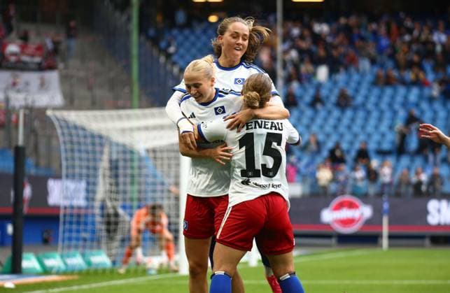 September 20, 2026, xcex, GER, Hamburg, Volksparkstadion, Women s Soccer, 1. Bundesliga, DIE LIGA, Google Pixel Women s Bundesliga 2026–2027 Season, Matchday 5, HSV, FCN, Hamburger SV vs. 1. FC Nuremberg, Paulina Bartz of HSV celebrates her goal to make it 3–0, goal celebration, cheering, joy, emotions, goal celebration with her teammates. DFL regulations prohibit any use of photographs as image sequences and or quasi-video.