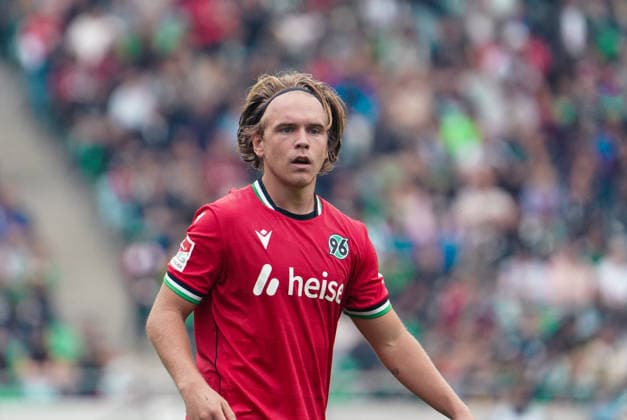 Germany Soccer 2. Bundesliga 2026–2027, Matchday 6: Hannover 96 vs. VfL Bochum at Heinz von Heiden Arena Stadium in Hannover—portrait photo, portrait, individual shot, portrait of Lars Gindorf of Hannover 96, 25 Copyright: xAymanxAlahmedx