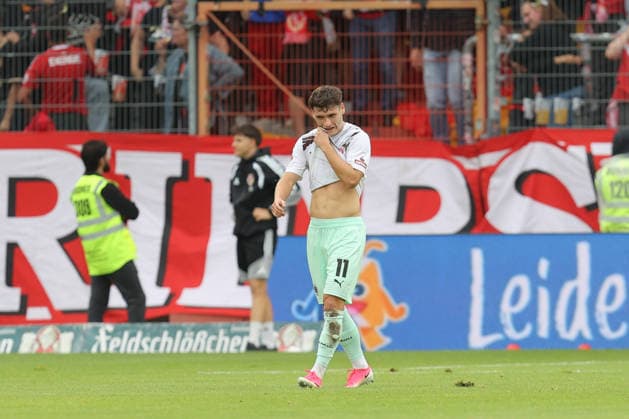 September 20, 2026, xtgx, Soccer 2. Bundesliga, FC Energie Cottbus vs. FC St. Pauli, from left: Arkadiusz Pyrka (St. Pauli), 11 disappointed, looks disappointed, dejected, disappointed DFL DFB REGULATIONS PROHIBIT ANY USE OF PHOTOGRAPHS as IMAGE SEQUENCES and or QUASI-VIDEO Cottbus