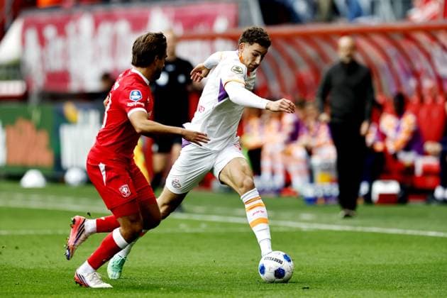 ENSCHEDE - (lr) Bart van Rooij of FC Twente, Ruben van Bommel of PSV Eindhoven during the Dutch Eredivisie match between FC Twente and PSV at Stadion De Grolsch Veste on 20 September 2026 in Enschede, the Netherlands. VINCENT JANNINK ANP Eredivisie 2026 27 xVIxANPxSportx xxANPxIVx 569393085 originalFilename: 569393085.jpg