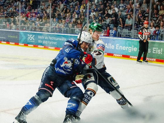 September 20, 2026, xwppx, Penny DEL Ice Hockey, Adler Mannheim vs. Eisbären Berlin; from left: Nicolas Mattinen (Adler Mannheim), Eric Hördler (Eisbären Berlin)