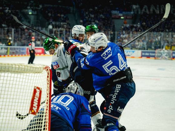September 20, 2026, xwppx, Penny DEL Ice Hockey, Adler Mannheim vs. Eisbären Berlin; L. Noel Saffran (Eisbären Berlin), Jake Hildebrand (Adler Mannheim), Jérémie Poirier (Adler Mannheim)