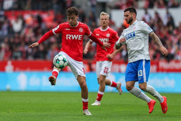 Soccer, 3rd Division, Matchday 7: Rot Weiss Essen vs. Hansa Rostock on September 20, 2026, at the Stadion an der Hafenstraße in Essen. Marvin Obuz (Essen, left), Leon Dajaku (Rostock, right). DFB regulations prohibit any use of photographs as image sequences and or quasi-video. xJRx