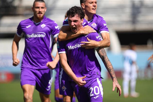 Alex Jimenez of Fiorentina AFC celebrates with his teammates the goal of 1-1 scored during the serie A match between ACF Fiorentina and SSC Napoli at Artemio Franchi Stadium in Firenze (Italy), September 20, 2026. massimilianoxcarnabuci
