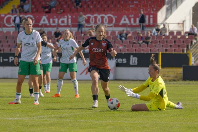 Ingolstadt, Germany, September 20, 2026, Women’s 2nd Division 2026–2027, Matchday 7: FC Ingolstadt 04 vs. Borussia Mönchengladbach. Pictured, from left: Stefanie Reischmann (FCI) with a chance to make it 1–0. DFL and DFB regulations prohibit any use of photographs as image sequences and or quasi-video; ESV Stadion Bayern Copyright: xFotostandx xSchäferx