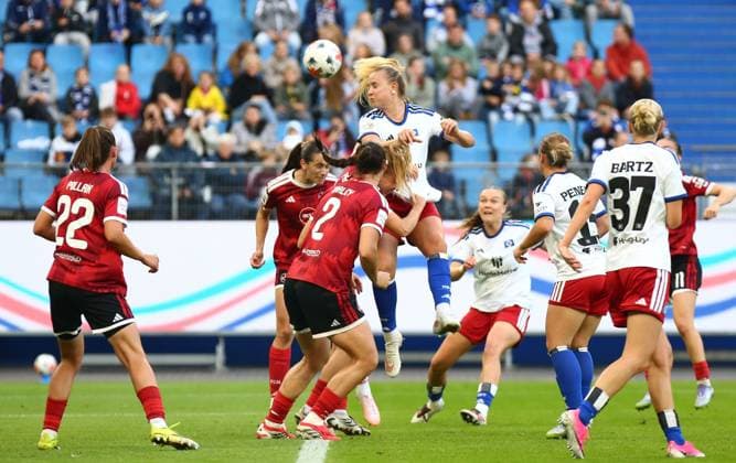 September 20, 2026, xcex, GER, Hamburg, Volksparkstadion, Women s Soccer, 1st Bundesliga, DIE LIGA, Google Pixel Women s Bundesliga 2026–2027 Season, Matchday 5, HSV, FCN, Hamburger SV vs. 1. FC Nuremberg, Nikola Karczewsak; HSV scores on a header. DFL regulations prohibit any use of photographs as image sequences and or quasi-video.