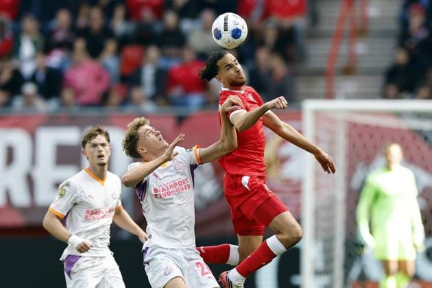 ENSCHEDE - (lr) Sven Mijnans of PSV Eindhoven, Ramiz Zerrouki of FC Twente during the Dutch Eredivisie match between FC Twente and PSV at Stadion De Grolsch Veste on 20 September 2026 in Enschede, the Netherlands. VINCENT JANNINK ANP Eredivisie 2026 27 xVIxANPxSportx xxANPxIVx 569394405 originalFilename: 569394405.jpg