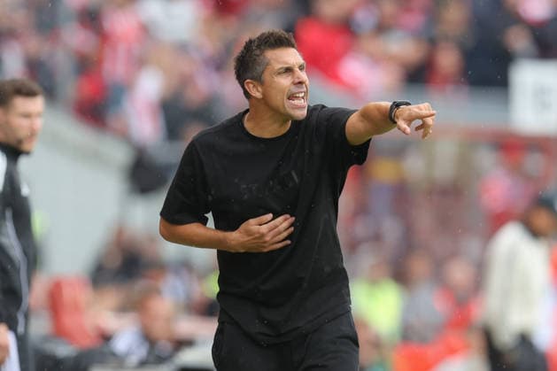 September 20, 2026, xtgx, Soccer 2. Bundesliga, FC Energie Cottbus vs. FC St. Pauli, from left: Marcel Rapp (St. Pauli), coach giving instructions, gesturing with his arms, gesticulate, gives instructions. DFL and DFB regulations prohibit any use of photographs as image sequences and or quasi-video. Cottbus