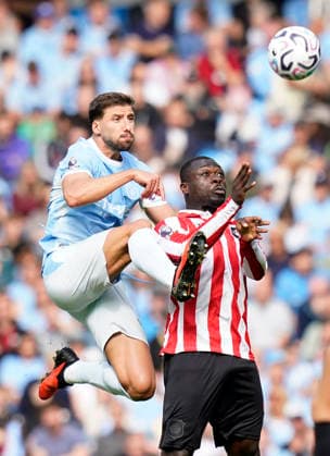 Manchester, England, 20th September 2026. Ruben Dias of Manchester City challenges Brian Brobbey of Sunderland during the Manchester City vs Sunderland Premier League match at the Etihad Stadium, Manchester. Picture credit should read: Andrew Yates Sportimage EDITORIAL USE ONLY. No use with unauthorised audio, video, data, fixture lists, club league logos or live services. Online in-match use limited to 120 images, no video emulation. No use in betting, games or single club league player publications. SPI_023_AY_ManCity_Sunderland SPI-5012-0022