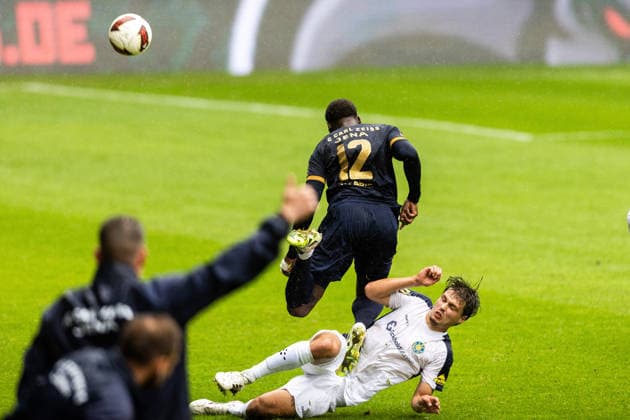 Jena, 200926, Regional Soccer League, FC Carl Zeiss vs. Lok Leipzig; pictured: Malik Talabidi (Jena) vs. Nils Florian Kaiser (Leipzig)