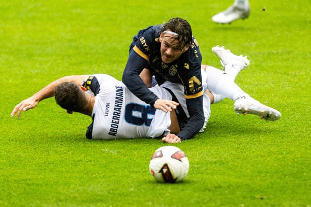 Jena, 200926, Regional Soccer League, FC Carl Zeiss vs. Lok Leipzig; pictured: Elias Löder (Jena) vs. Farid Abderrahmane (Leipzig)