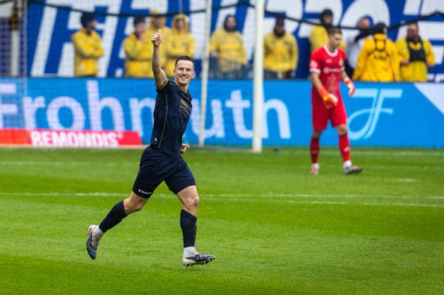 Jena, 200926, Regional Soccer League, FC Carl Zeiss vs. Lok Leipzig; in the photo, Luca Wollschläger of Jena celebrates the goal that made the score 1-0