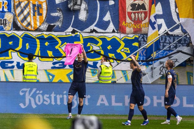 Jena, June 26, 2009, Regional Soccer League, FC Carl Zeiss vs. Lok Leipzig. Pictured: Luca Wollschläger and Elias Löder of Jena celebrate the 1-0 goal, holding aloft the jersey of injured goalkeeper Marius Liesegang of Jena.