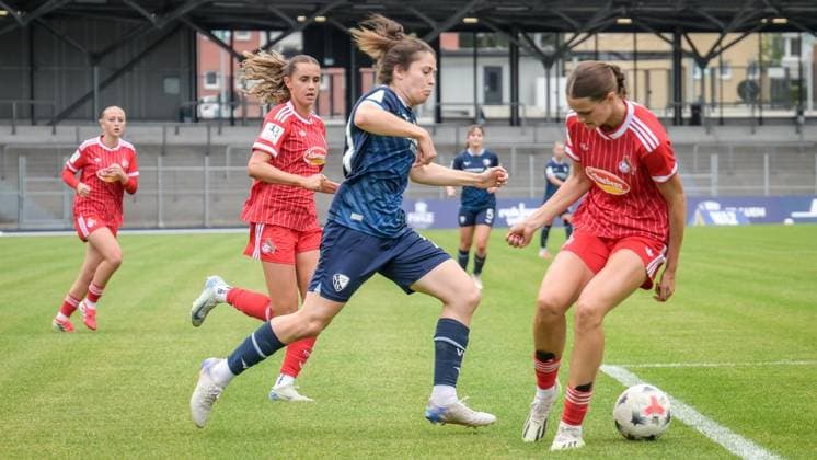 Bochum VfL Bochum vs. 1. FC Köln II ** FOR EDITORIAL USE ONLY ** EDITORIAL USE ONLY ** Alina Angerer, 24, during the match between VfL Bochum (blue) and 1. FC Köln II (red) on Sunday, September 20, 2026, at the Lohrheidestadion in Bochum-Wattenscheid, Germany, North Rhine-Westphalia, Bochum. Copyright UwexErnst Copyright: UwexErnst doc87on67j1pc3ng67zom4 ,EDITORIAL USE ONLY Copyright: UwexErnst