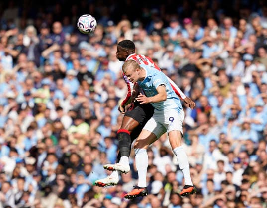 Manchester, England, 20th September 2026. Nordi Mukiele of Sunderland challenged by Erling Haaland of Manchester City during the Manchester City vs Sunderland Premier League match at the Etihad Stadium, Manchester. Picture credit should read: Andrew Yates Sportimage EDITORIAL USE ONLY. No use with unauthorised audio, video, data, fixture lists, club league logos or live services. Online in-match use limited to 120 images, no video emulation. No use in betting, games or single club league player publications. SPI_036_AY_ManCity_Sunderland SPI-5012-0036