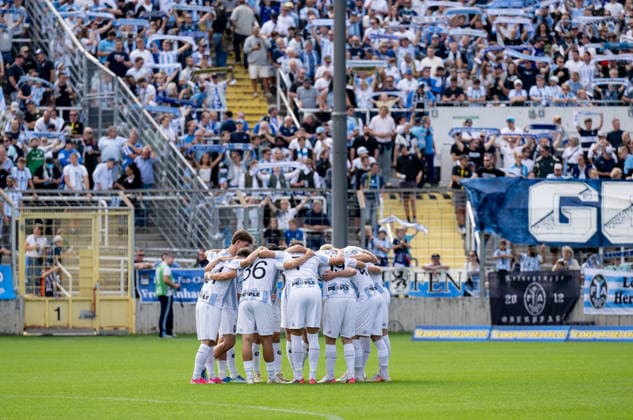 The Lions gather in a huddle in front of the West Stand to psych themselves up for the upcoming match GER, TSV 1860 Munich vs. 1. FC Nuremberg II U23, Soccer, Bavarian Regional League, Matchday 10, 2026–2027 Season, September 20, 2026 DFL DFB REGULATIONS PROHIBIT ANY USE OF PHOTOGRAPHS AS IMAGE SEQUENCES AND OR QUASI-VIDEO Photo: HMB Media, Heike Feiner Copyright: HMBxMedia HeikexFeiner