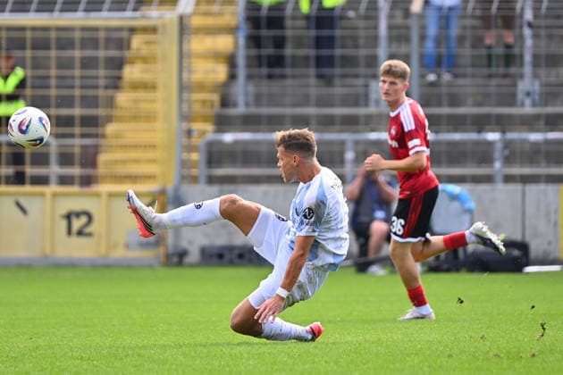 Scoring chance: Florian NIEDERLECHNER, TSV 1860 Munich, Action,shot, soccer, Bavarian Regional League, 2026–2027 season, TSV 1860 Munich vs. 1. FC Nuremberg II on September 20, 2026, at Grünwalder Stadium in Munich