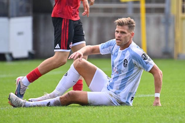 Florian NIEDERLECHNER, TSV 1860 Munich, on the ground, action, individual play, single frame, cutout, full-body shot, full-figure shot, soccer, Bavarian Regional League, 2026–2027 season,26–27 TSV 1860 Munich vs. 1. FC Nuremberg II on September 20, 2026, in Munich at Grünwalder Stadion