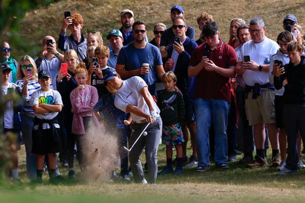 RECORD DATE NOT STATED 20th September 2026; Wentworth Golf Club, Virginia Water, Surrey, England; DP World Tour Golf, BMW PGA, Golf Herren Championship, Final Day; Yuto Katsuragawa with his second shot from the rough on the first hole ChrisxRoll