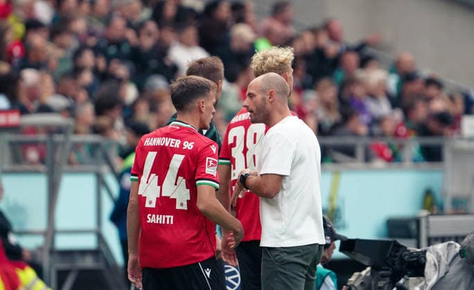 Germany Soccer 2. Bundesliga 2026–2027, Matchday 6: Hannover 96 vs. VfL Bochum, Heinz von Heiden Arena, Hannover. Instructions from Coach Lars Barlemann, interim coach of Hannover 96; Emir Sahiti, Hannover 96, 44; Jasper Reinhold, Hannover 96, 38 Copyright: xAymanxAlahmedx