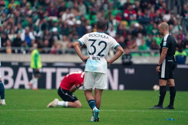 Germany Soccer 2. Bundesliga 2026–2027, Matchday 6: Hannover 96 vs. VfL Bochum at Heinz von Heiden Arena Stadium in Hannover—gestures, body language, emotion—Maximilian Wittek (VfL Bochum), 32 Copyright: xAymanxAlahmedx
