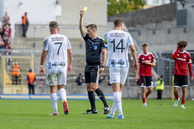 Florian Niederlechner of TSV 1860 Munich, No. 07, was shown a yellow card by referee Andreas Hummel (GER), TSV 1860 Munich vs. 1. FC Nuremberg II U23, Soccer, Bavarian Regional League, Matchday 10, 2026–2027 Season, September 20, 2026 DFL DFB REGULATIONS PROHIBIT ANY USE OF PHOTOGRAPHS AS IMAGE SEQUENCES AND OR QUASI-VIDEO Photo: HMB Media, Heike Feiner Copyright: HMBxMedia HeikexFeiner