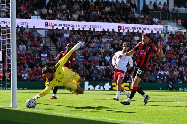 Bournemouth v Liverpool, Premier League Alisson Becker (1) of Liverpool makes a save from a shot at goal by Evanilson (9) of AFC Bournemouth during the Premier League match between Bournemouth and Liverpool at the Vitality Stadium, Bournemouth, UK on 20 September 2026. Bournemouth Vitality Stadium Dorset UK Editorial use only DataCo restrictions apply See www.football-dataco.com , Copyright: xGrahamxHuntx PSI-24931-0056