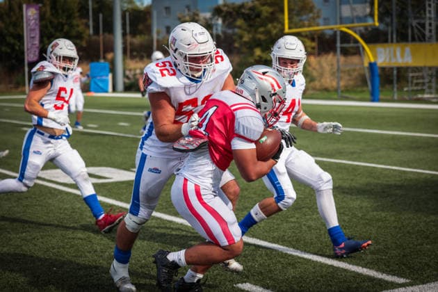 AMERICAN FOOTBALL - U19 European Championship, EM, Europameisterschaft VIENNA,AUSTRIA,20.SEP.26 - AMERICAN FOOTBALL - IFAF Men s U19 European Championships, Austria vs Czech Republic. Image shows Marvyn Benedikt Acenas(AUT) and Matej Vlcek(CZE).  GEPAxpictures xDavidxBitzan