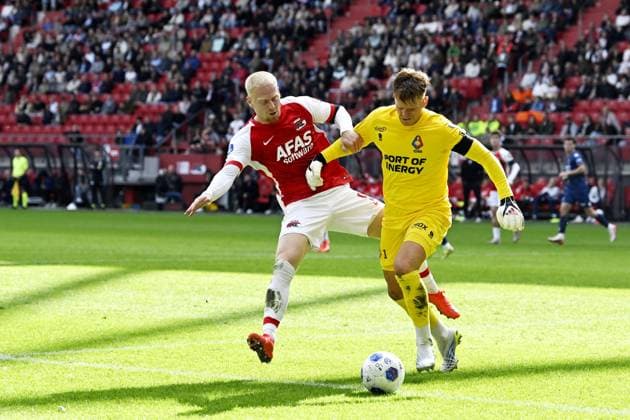 ALKMAAR - (lr) Mexx Meerdink of AZ Alkmaar, Telstar goalkeeper Ronald Koeman Junior during the Dutch Eredivisie match between AZ Alkmaar and Telstar at the AFAS Stadium on September 20, 2026 in Alkmaar, the Netherlands. OLAF KRAAK ANP Eredivisie 2026 27 xVIxANPxSportx xxANPxIVx 569396431 originalFilename: 569396431.jpg