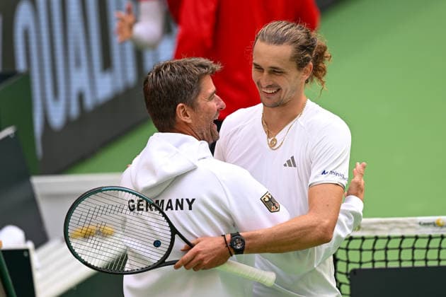 Alexander Zverev (GER) and national team coach Michael Kohlmann celebrate the victory, September 20, 2026 ¢ Tennis ¢ Davis Cup Qualifiers, 2nd Round ¢ Germany vs. Croatia, Heristo Arena, Halle Westfalen, North Rhine-Westphalia, Germany Copyright: xpepphotox xHorstxMauelshagenx pep00321, pep_20260920_hm