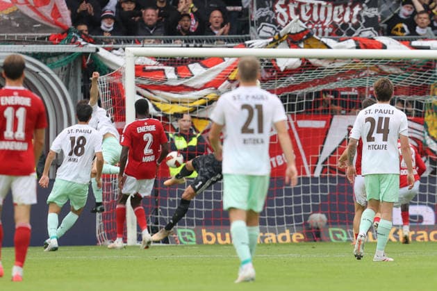 September 20, 2026, xtgx, Soccer 2. Bundesliga, FC Energie Cottbus vs. FC St. Pauli, from left: Martijn Kaars (St. Pauli), 19 scores a goal, shoots, goal scorer, scores a goal, goal, scores the goal 1-1 DFL DFB REGULATIONS PROHIBIT ANY USE OF PHOTOGRAPHS as IMAGE SEQUENCES and or QUASI-VIDEO Cottbus