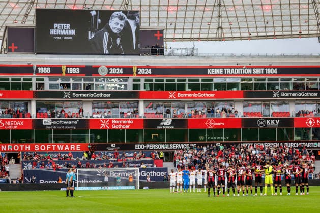 LEVERKUSEN, GERMANY - SEPTEMBER 20, 2026 : A minute of silence for Peter Hermann, former player of Leverkusen, died at 74 during the German Bundesliga match on gameday 4 between Bayer 04 Leverkusen vs. RB Leipzig at BayArena on September 20, 2026 in Leverkusen, Germany. DFL REGULATIONS PROHIBIT ANY USE OF PHOTOGRAPHS AS IMAGE SEQUENCES AND OR QUASI-VIDEO. Northrhine-Westphalia Germany Copyright: xAxelxKohringx