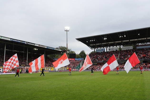 The flag bearers take the field: 2026–2027 Bundesliga 2 Soccer Season—FC Energie Cottbus vs. FC St. Pauli