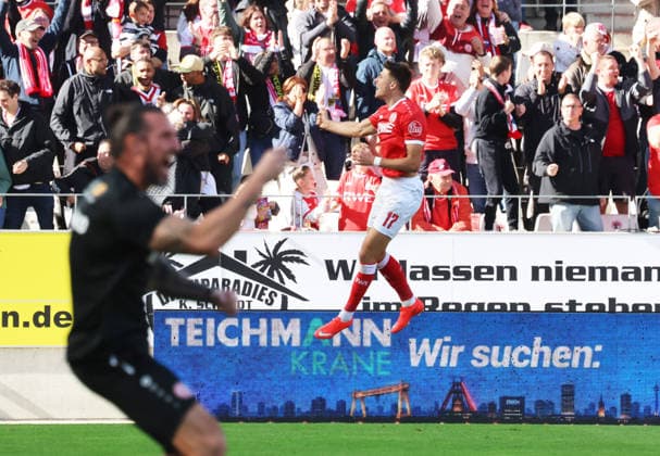 Rot-Weiss Essen vs. FC Hansa Rostock, Essen, September 20, 2026; Soccer, 3rd Division; Rot-Weiss Essen vs. FC Hansa Rostock, 1–1; Semir Telalovic (Essen), goalkeeper; Luca Unbehaun (FC Hansa Rostock) defeated; Stadion an der Hafenstr., North Rhine-Westphalia, Germany