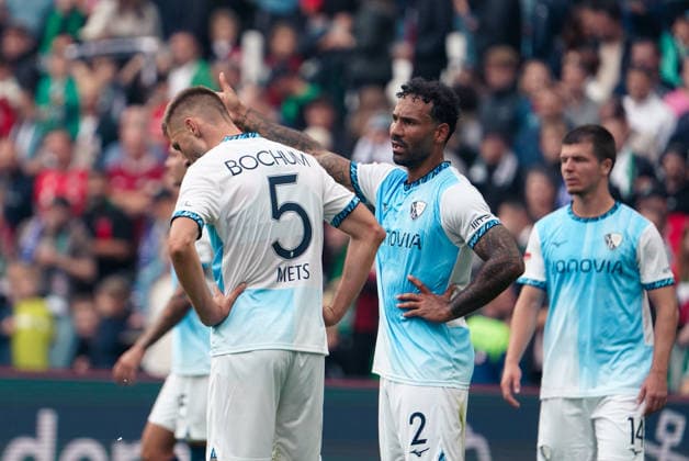 Germany Soccer 2. Bundesliga 2026–2027, Matchday 6: Hannover 96 vs. VfL Bochum at Heinz von Heiden Arena Stadium in Hannover. Disappointment after the final whistle: Sean Klaiber (VfL Bochum), 2; Karol Mets (VfL Bochum), 5 Copyright: xAymanxAlahmedx
