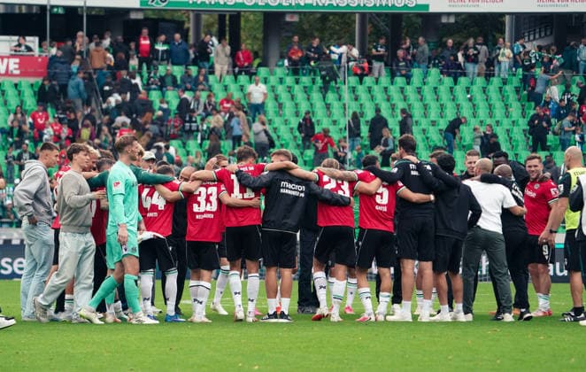 Germany Soccer 2. Bundesliga 2026–2027, Matchday 6: Hannover 96 vs. VfL Bochum at Heinz von Heiden Arena Stadium in Hannover—team photo, wide shot of Hannover 96 Copyright: xAymanxAlahmedx