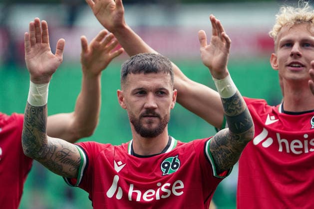 Germany Soccer 2. Bundesliga 2026–2027, Matchday 6: Hannover 96 vs. VfL Bochum at Heinz von Heiden Arena Stadium in Hannover—gestures, body language, emotion—Marcel Hartel, Hannover 96, 10 Copyright: xAymanxAlahmedx