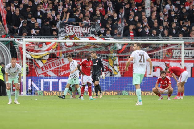 September 20, 2026, xtgx, Soccer 2. Bundesliga, FC Energie Cottbus vs. FC St. Pauli, From left: Players from both teams look disappointed, dejected, and downcast. DFL and DFB regulations prohibit any use of photographs as image sequences and or quasi-video. Cottbus