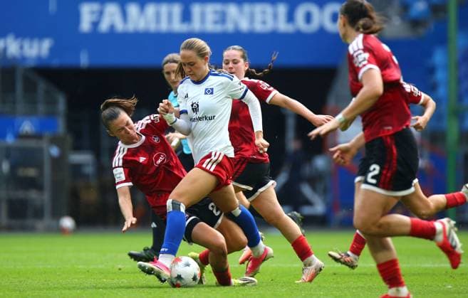 September 20, 2026, xcex, GER, Hamburg, Volksparkstadion, Women s Soccer, 1. Bundesliga, DIE LIGA, Google Pixel Women s Bundesliga 2026–2027 Season, Matchday 5, HSV, FCN, Hamburger SV vs. 1. FC Nuremberg, Julia Pollak (FCN) vs. Camilla Linberg (HSV). DFL regulations prohibit any use of photographs as image sequences and or quasi-video.