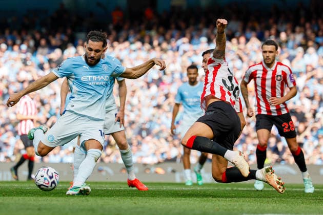 Manchester City v Sunderland - Premier League 2026 27 Rayan Cherki of Manchester City scores 2nd goal past Granit Xhaka of Sunderland during the Premier League 2026 27 match between Manchester City and Sunderland at Etihad Stadium on September 19, 2026 in Manchester, England. WARNING! This Photograph May Only Be Used For Newspaper And Or Magazine Editorial Purposes. May Not Be Used For Publications Involving 1 player, 1 Club Or 1 Competition Without Written Authorisation From Football DataCo Ltd. For Any Queries, Please Contact Football DataCo Ltd on +44 (0) 207 864 9121 Manchester Etihad Stadium England United Kingdom Copyright: xAllstarxPicturexLibraryxLtdx
