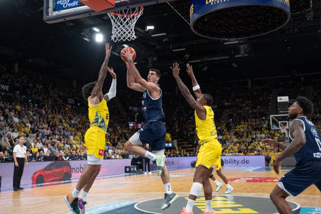 September 20, 2026, GER, Basketball, Bundesliga 1 Matchday, 2026–2027 Season, Oldenburg, EWE Arena, EWE Baskets Oldenburg vs. Syntainics MBC Jure PLANINIC, Syntainics MBC 44; Tylan POPE, EWE Baskets Oldenburg 9; Nate JOHNSON, EWE Baskets Oldenburg 10; Oldenburg, EWE Arena, Lower Saxony, Germany Copyright: xnordphotoxGmbHx xRojahnx