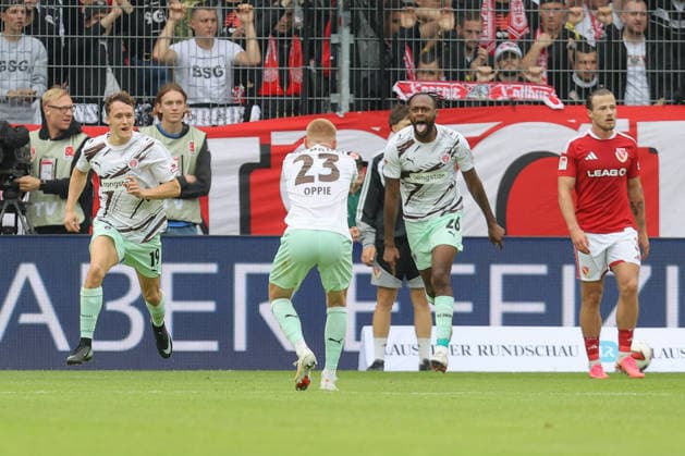 September 20, 2026, xtgx, Soccer 2. Bundesliga, FC Energie Cottbus vs. FC St. Pauli, from left: Martijn Kaars (St. Pauli), 19, Louis Oppie (St. Pauli), 23, Ricky Jade Jones (St. Pauli), 26. Cheering, Goal celebration, celebrating the goal, DFL and DFB regulations prohibit any use of photographs as image sequences and or quasi-video. Cottbus