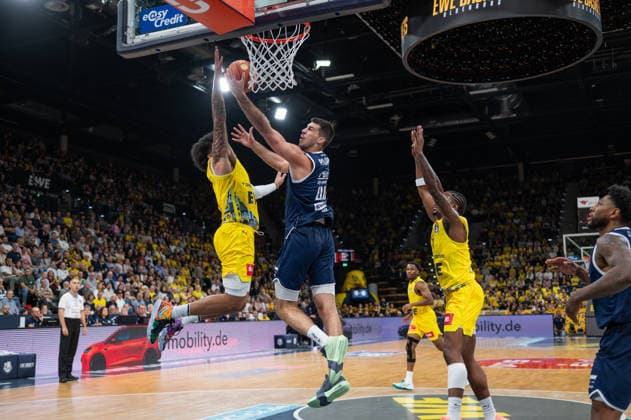 September 20, 2026, GER, Basketball, Bundesliga 1 Matchday, 2026–2027 Season, Oldenburg, EWE Arena, EWE Baskets Oldenburg vs. Syntainics MBC Jure PLANINIC, Syntainics MBC 44; Tylan POPE, EWE Baskets Oldenburg 9; Nate JOHNSON, EWE Baskets Oldenburg 10; Oldenburg, EWE Arena, Lower Saxony, Germany Copyright: xnordphotoxGmbHx xRojahnx