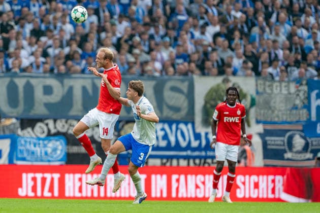 Lucas Brumme (Rot Weiss Essen, 14) wins the header duel against Florian Bohnert (FC Hansa Rostock), Rot-Weiss Essen vs. FC Hansa Rostock, Soccer, 3rd Division, Matchday 7, 2026–27 Season, September 20, 2026, DFL REGULATIONS PROHIBIT ANY USE OF PHOTOGRAPHS AS IMAGE SEQUENCES AND OR QUASI-VIDEO; Rot-Weiss Essen vs. FC Hansa Rostock, Soccer, 3rd Division, Matchday 7, 2026–27 Season, September 20, 2026, Essen Copyright: xEibner-Pressefoto LukasxBaldygax EP_LBA