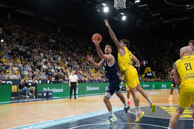 September 20, 2026, GER, Basketball, Bundesliga 1 Matchday, 2026–2027 Season, Oldenburg, EWE Arena, EWE Baskets Oldenburg vs. Syntainics MBC Jure PLANINIC, Syntainics MBC, 44; Marcel KEßEN, EWE Baskets Oldenburg, 15; Oldenburg, EWE Arena, Lower Saxony, Germany Copyright: xnordphotoxGmbHx xRojahnx