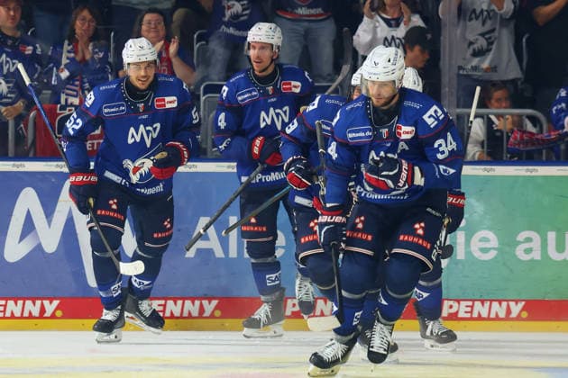 Goal to make it 3–2 by Dan Renouf of Adler Mannheim, 4 GER Adler Mannheim Eisbären Berlin Ice Hockey DEL 2 Matchday Season 2026–2027 September 20, 2026 GER Adler Mannheim Eisbären Berlin Ice Hockey PENNY DEL 2 Matchday Season 2026–2027 2September 2, 2026, Mannheim Copyright: xEibner-Pressefoto JoergxHirschx EP_JHH